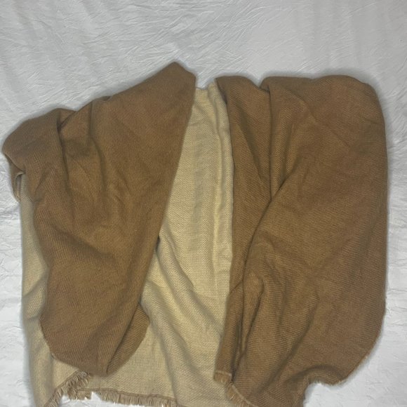 Uniqlo Reversible Blanket Scarf/Shawl - Picture 3 of 4